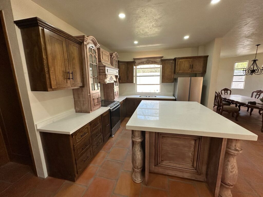 WhatsApp Image 2025-03-02 at 10.48.55 PM cocina con madera de pino
